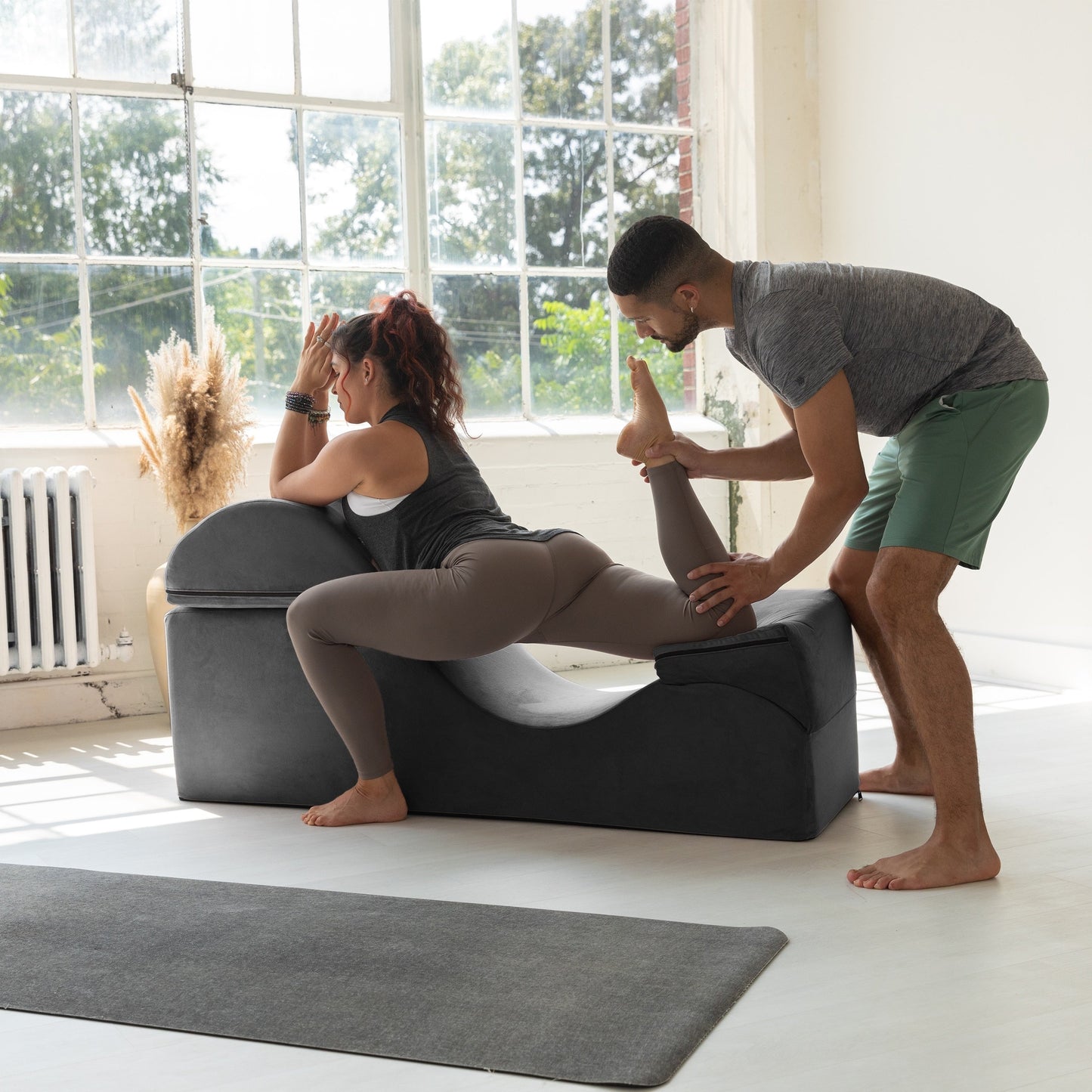 Chaise longue convertible Avana Kami / Yoga et massage - Pouf 2-en-1 avec chaise longue de yoga escamotable, microvelours - N/A