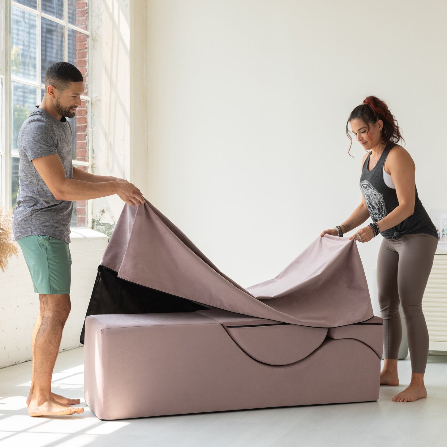 Chaise longue convertible Avana Kami / Yoga et massage - Pouf 2-en-1 avec chaise longue de yoga escamotable, microvelours - N/A