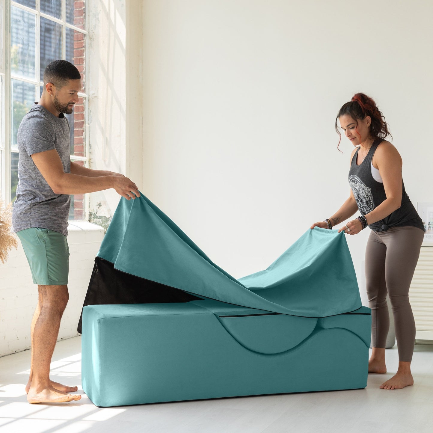 Chaise longue convertible Avana Kami / Yoga et massage - Pouf 2-en-1 avec chaise longue de yoga escamotable, microvelours - N/A