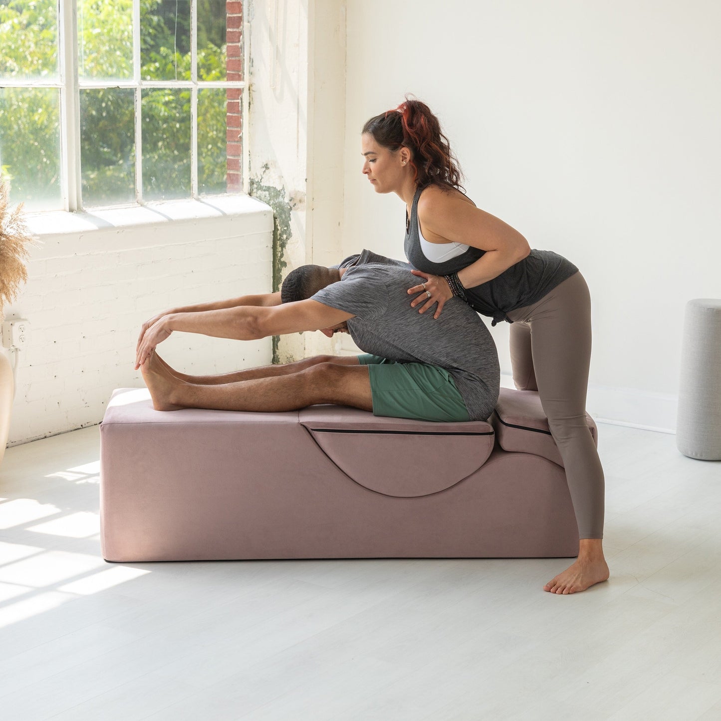 Chaise longue convertible Avana Kami / Yoga et massage - Pouf 2-en-1 avec chaise longue de yoga escamotable, microvelours - N/A