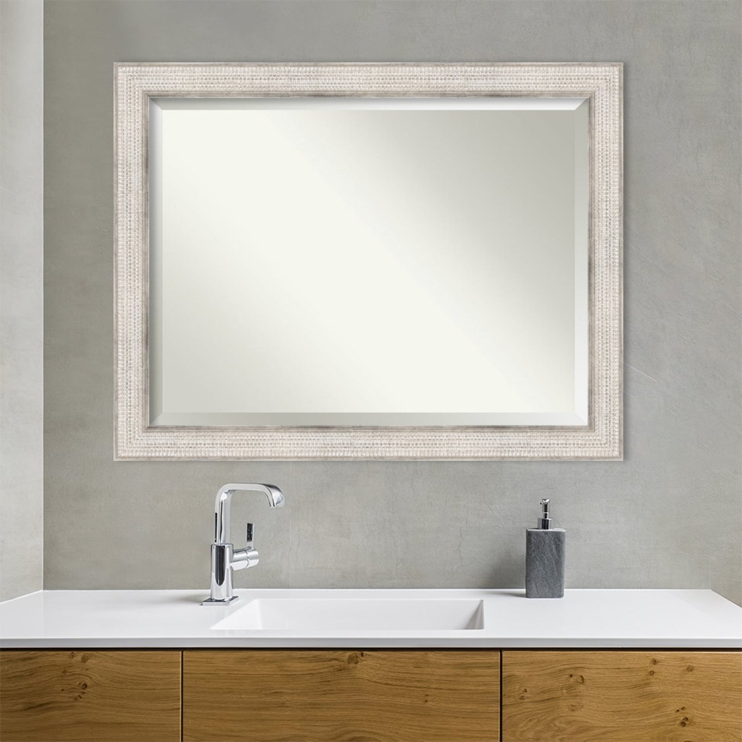 Miroir mural de salle de bain en bois biseauté - Cadre argenté Trellis - Trellis Argenté