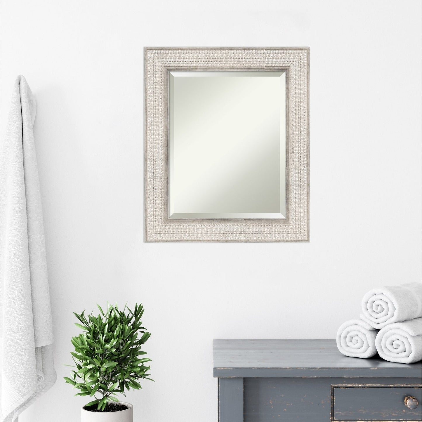Miroir mural de salle de bain en bois biseauté - Cadre argenté Trellis - Trellis Argenté