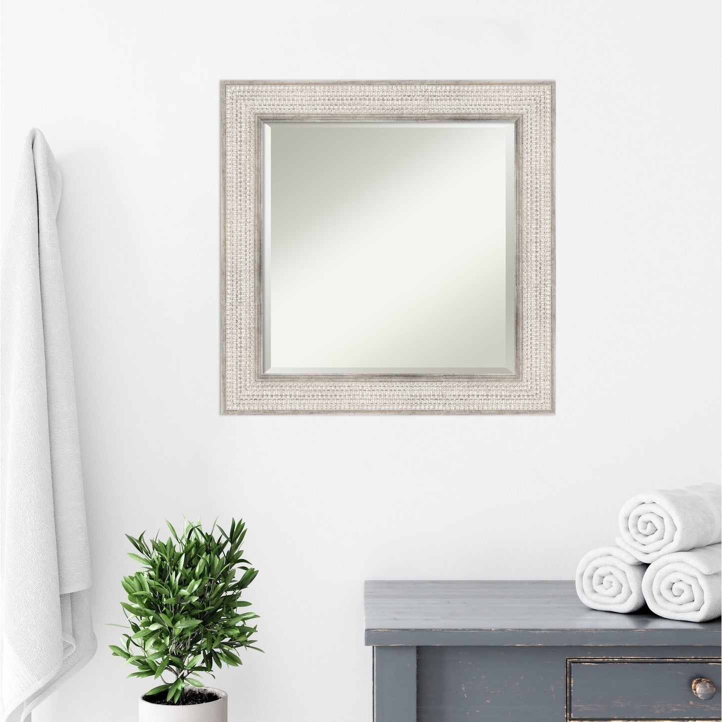 Miroir mural de salle de bain en bois biseauté - Cadre argenté Trellis - Trellis Argenté