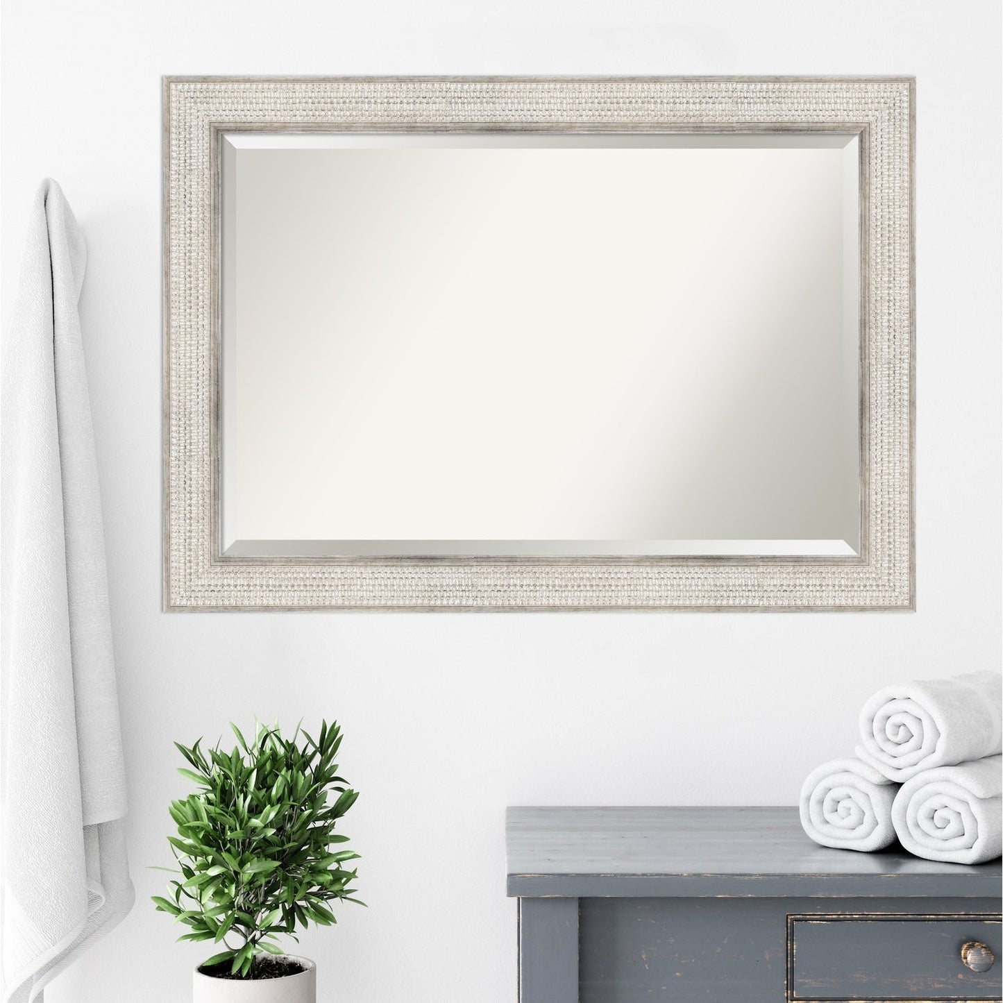 Miroir mural de salle de bain en bois biseauté - Cadre argenté Trellis - Trellis Argenté
