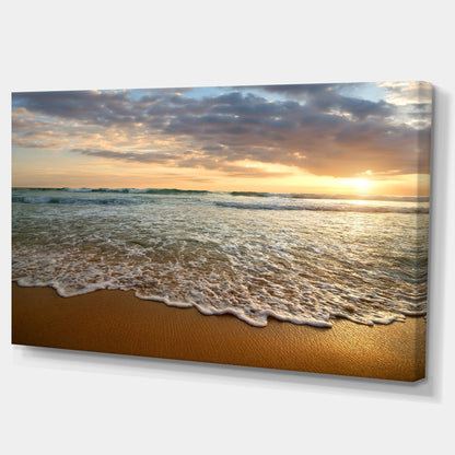 Coucher de soleil nuageux lumineux sur un océan calme - Tableau contemporain de paysage marin sur toile
