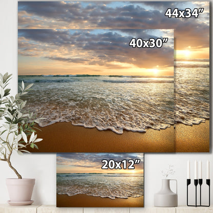 Coucher de soleil nuageux lumineux sur un océan calme - Tableau contemporain de paysage marin sur toile