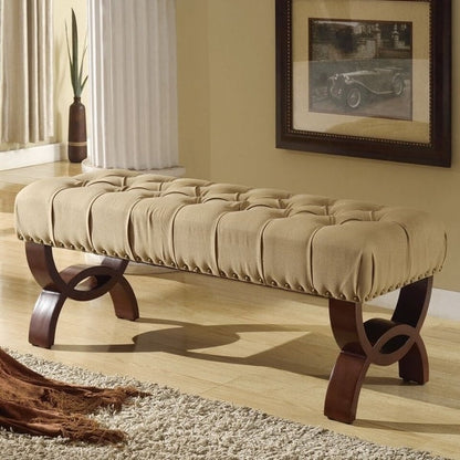 Banc capitonné Carolina avec garniture à clous décoratifs