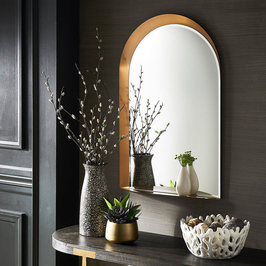 Miroir mural en métal à arche de Concord avec étagère de iNSPIRE Q Bold