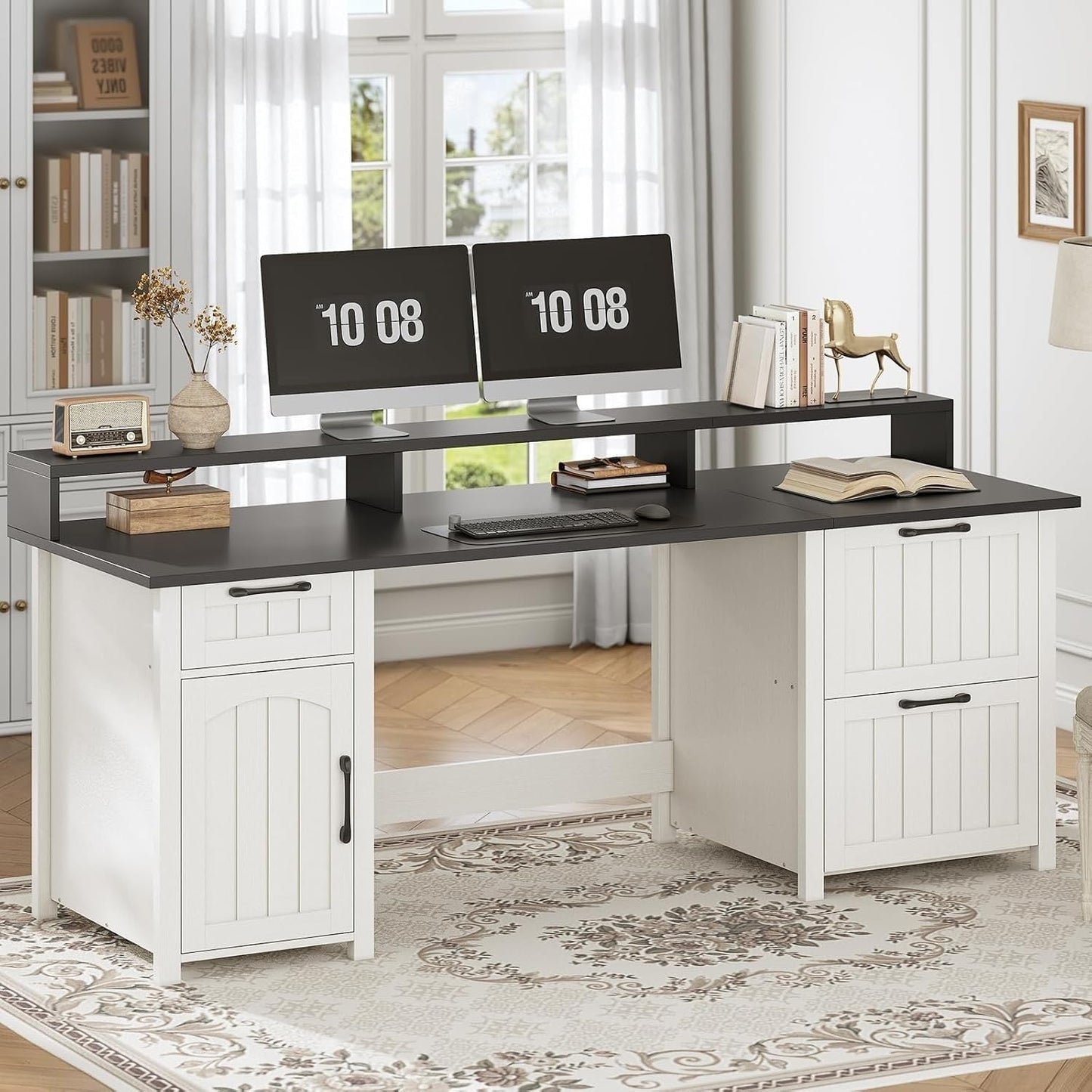 Bureau de direction style farmhouse, bureau de travail à domicile, bureau avec tiroir à dossiers, support de moniteur, prise de courant.
