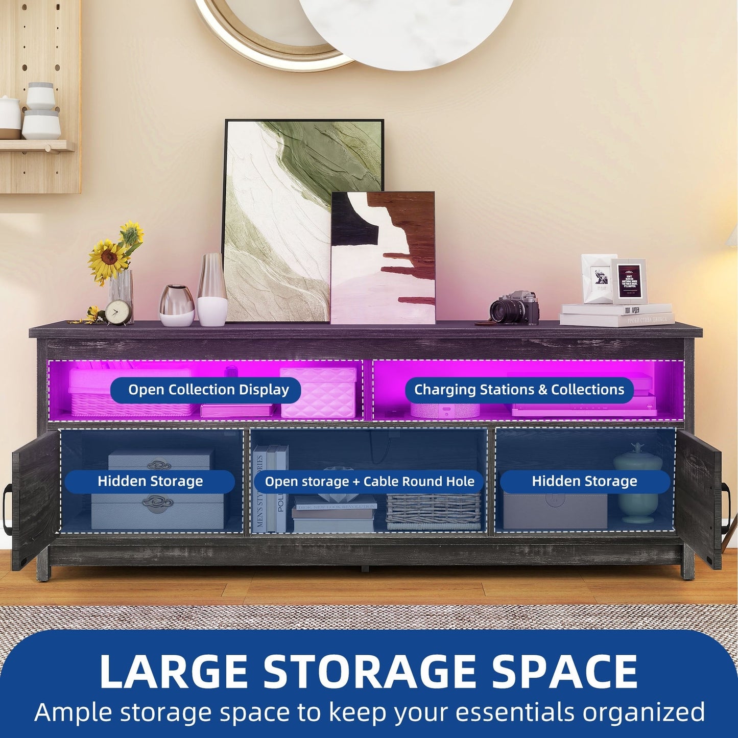 Meuble TV style farmhouse pour téléviseur jusqu'à 65 pouces avec portes et étagères ouvertes, console multimédia et prise de courant.