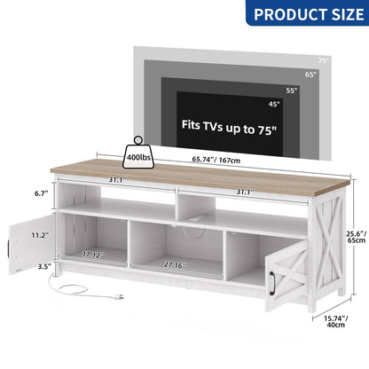 Meuble TV style farmhouse pour téléviseur jusqu'à 65 pouces avec portes et étagères ouvertes, console multimédia et prise de courant.