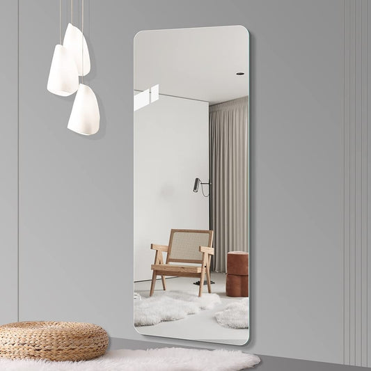 Grand miroir de corps sans cadre, à fixer au mur.