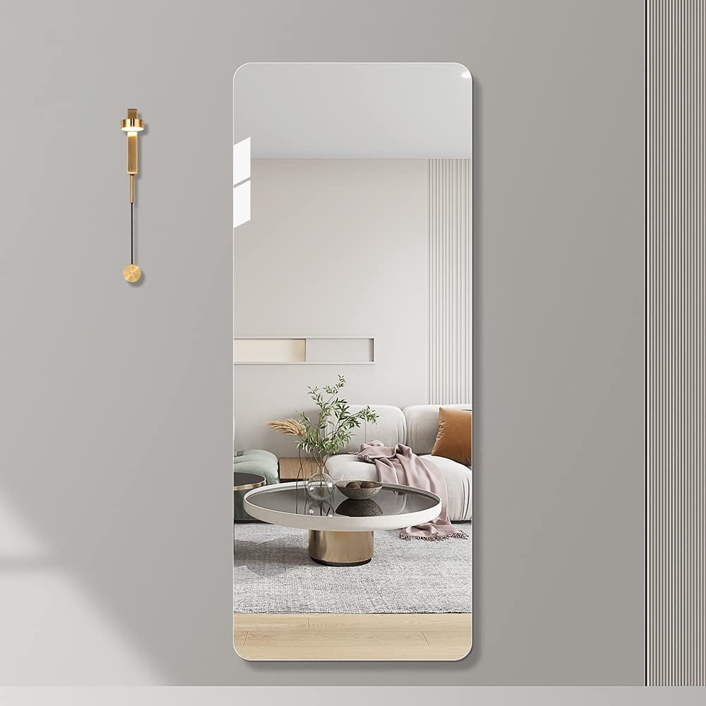 Grand miroir de corps sans cadre, à fixer au mur.
