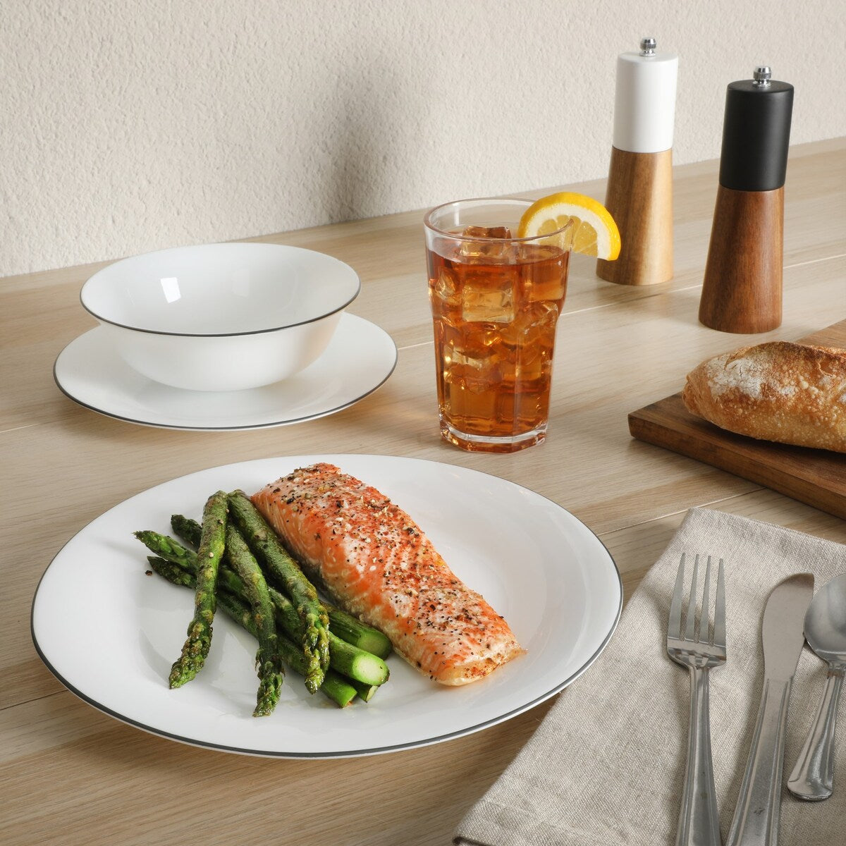 Ensemble de cuisine Gibson Home 74 pièces : ustensiles de cuisine, vaisselle, couverts, ustensiles et gadgets, rangement et verrerie.
