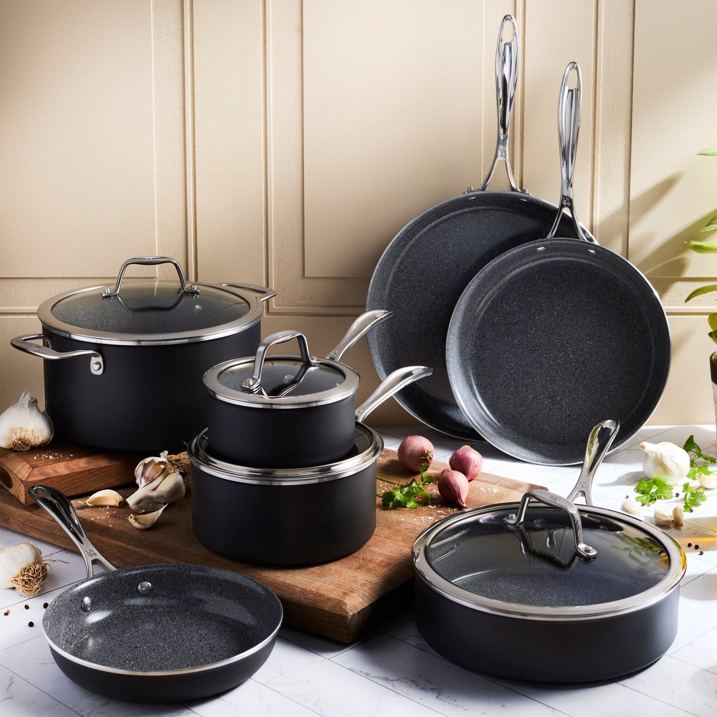 Ensemble de casseroles et poêles Henckels Capri en céramique, 11 pièces, en aluminium avec revêtement antiadhésif en céramique - Gris