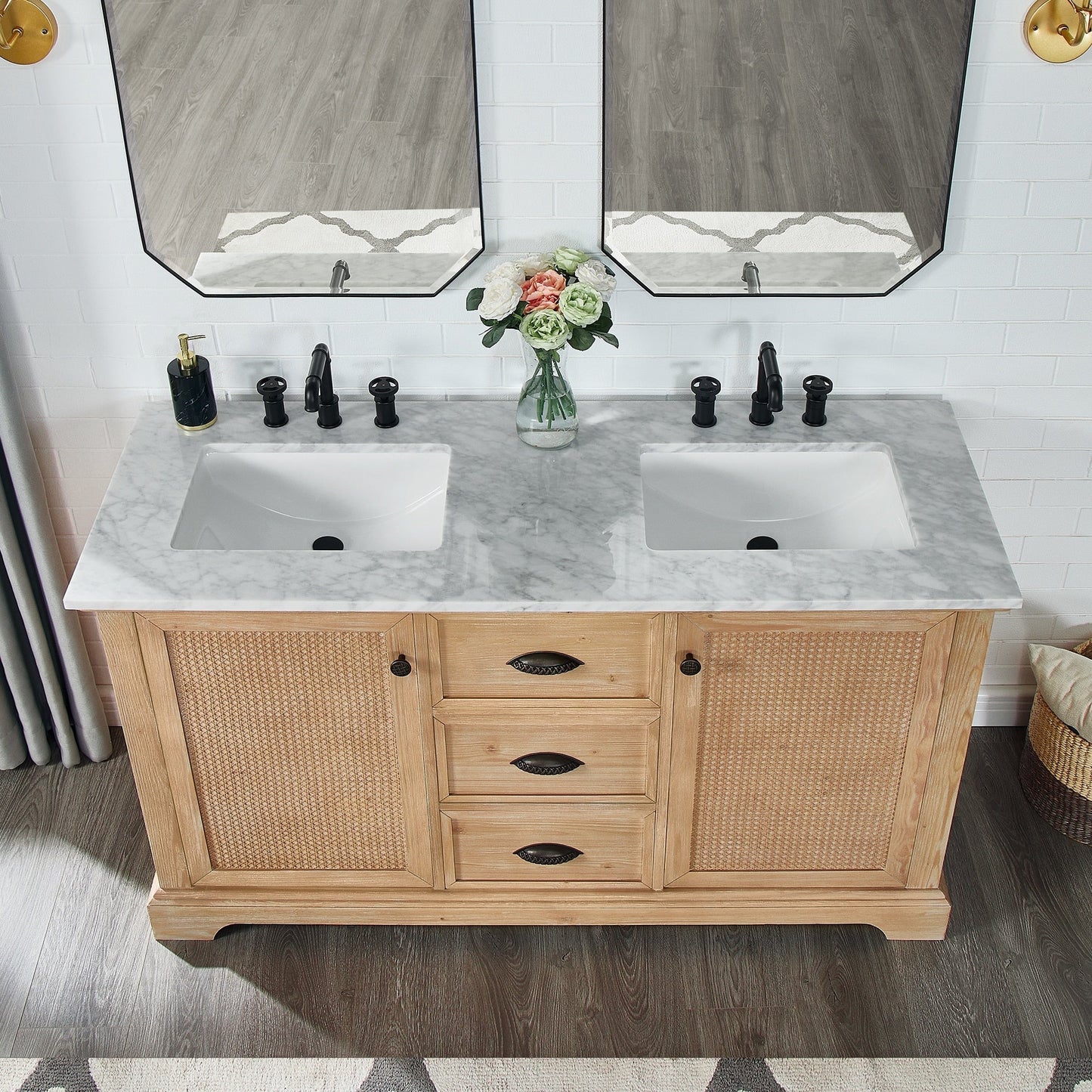 Meuble-lavabo Hervas avec plan de toilette en marbre naturel, sans miroir.